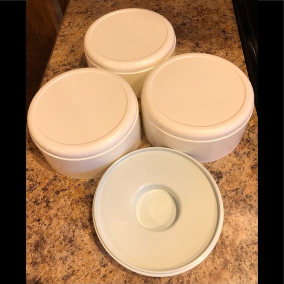 Vintage Tupperware 3 Stacked White Bowls with 1 Seafoam Cover. Unused - Picture 3 of 3